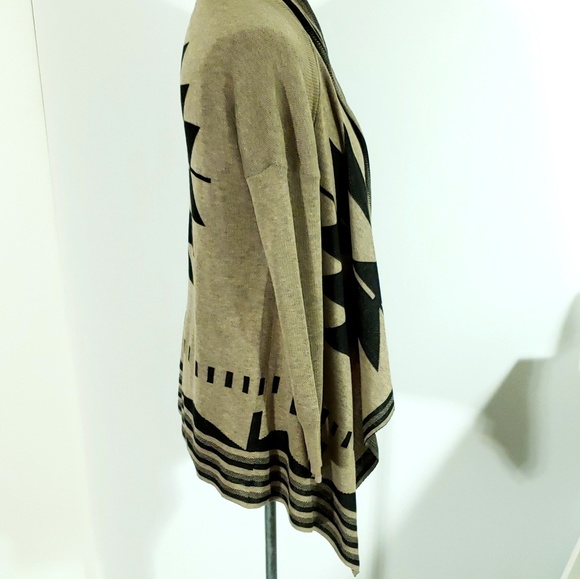 NWOT Forever 21 Geo Print Cardigan - M/L - Picture 2 of 4